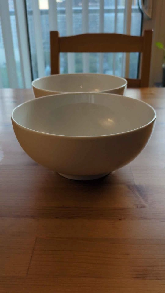 Two large white ramen bowls - photo 2