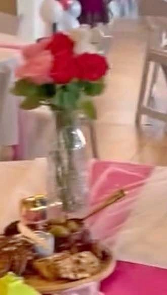 Glass flower vase with 3 white, 3 red and 3 pink flowers for ren