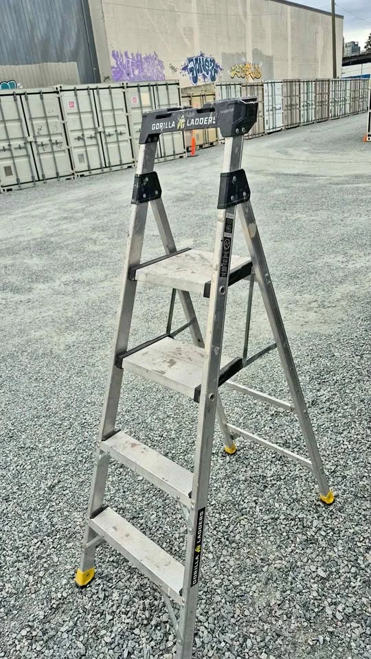 Ladder 5.5 ft. Aluminum