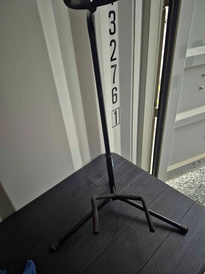 Guitar stand