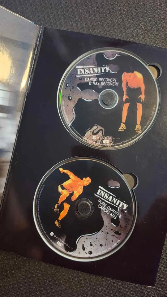 Insanity Workout DVD Set with Nutrition Guide – Complete - photo 3