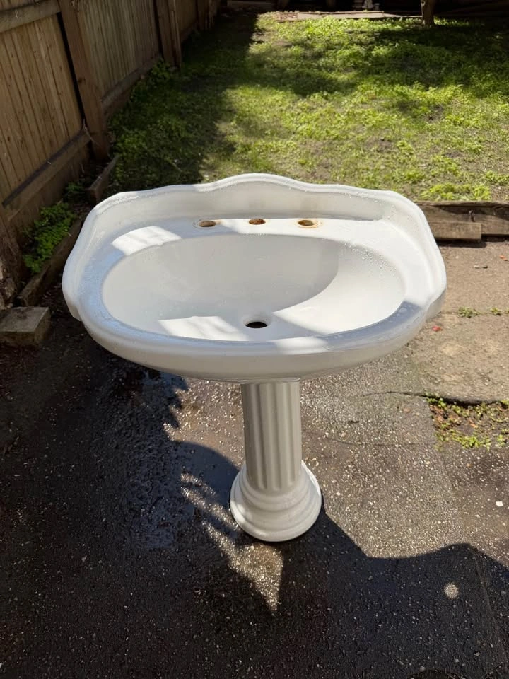 Vintage Ferrum Pedestal Sink - photo 2