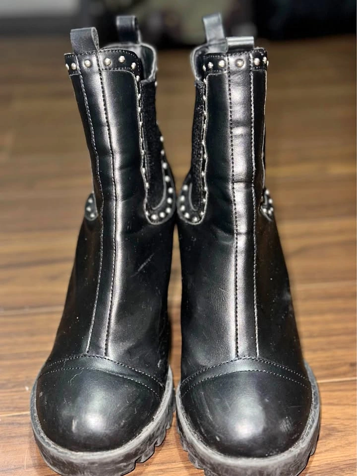 Revamped by sirens black boots - size 7