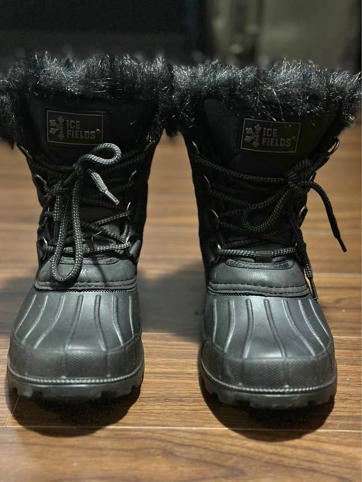 Icefield winter waterproof boots- size 8