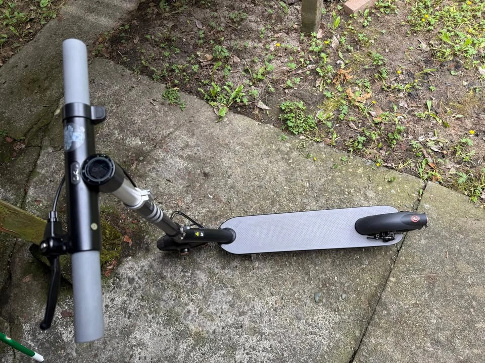 Like New OKAI Neon Pro (ES30) Electric Scooter - photo 2