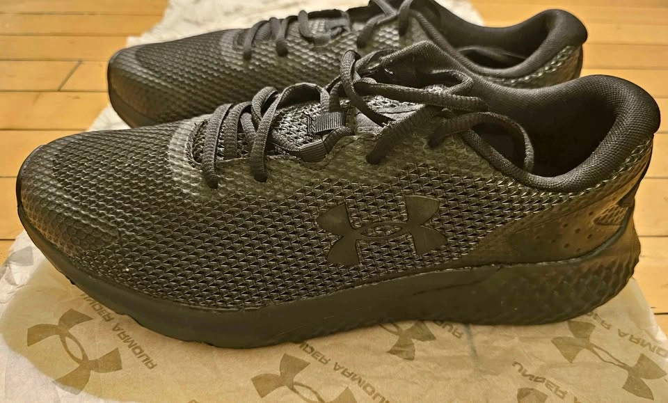 Brand New Under Armour Men's Charged Rogue 3 Running Shoes - Siz