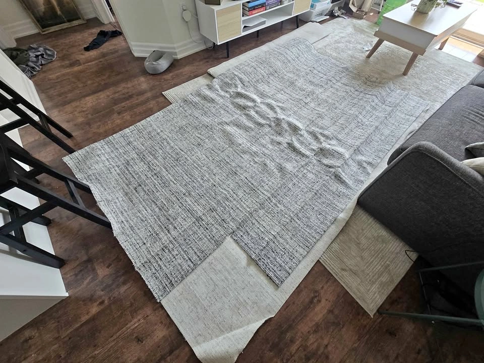 Grey carpet (raw edge)