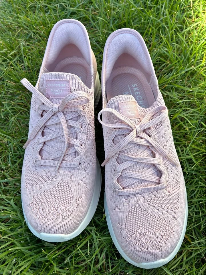 New condition sketchers slip ins size 8