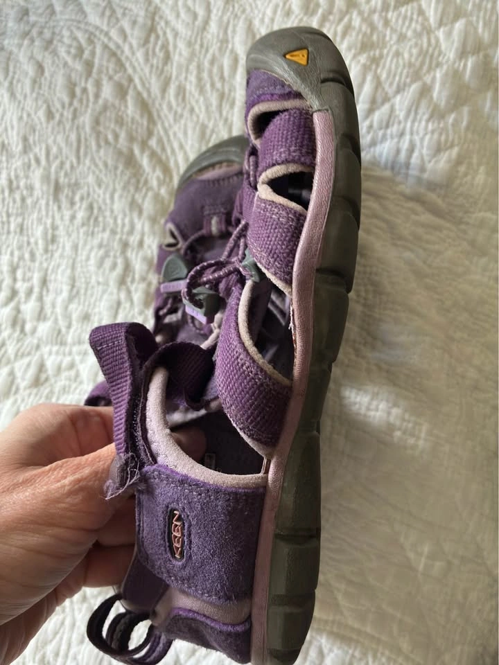 Purple keen sandals size 2 - photo 2