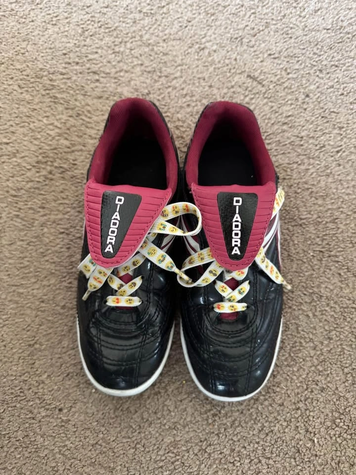 Diadora indoor soccer shoes size 2