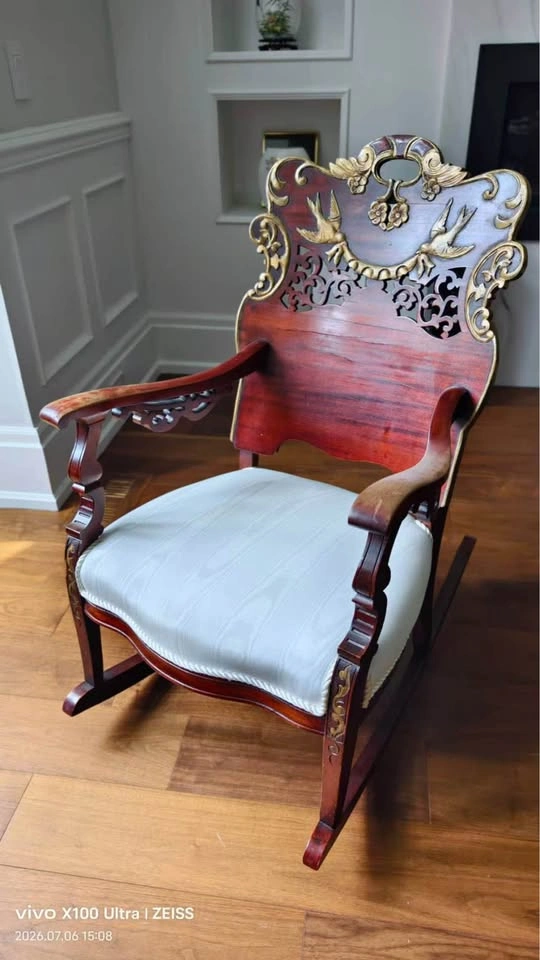 Stunning 4-Piece Antique Victorian-Style Parlor Suite - photo 2
