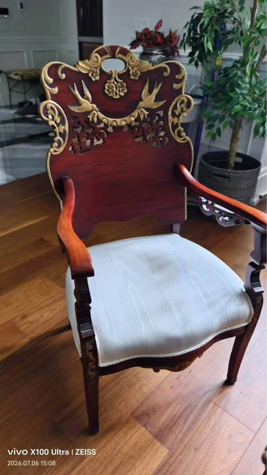 Stunning 4-Piece Antique Victorian-Style Parlor Suite - photo 3