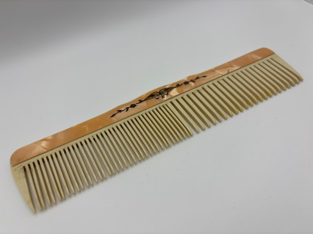 1950’s Celluloid Hair Comb - Faux Opal layer with Elegant Design - photo 2