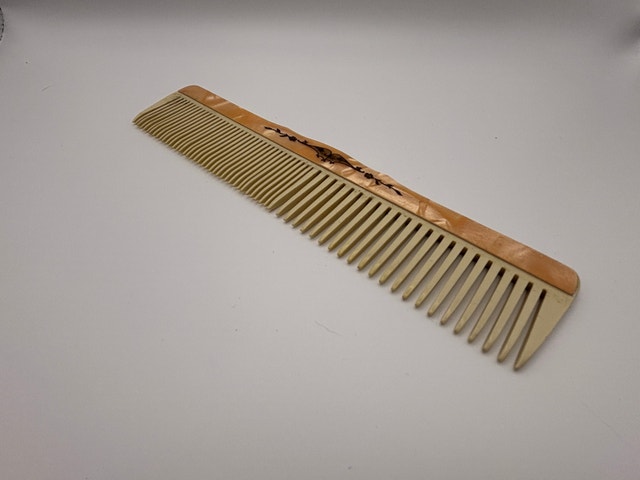 1950’s Celluloid Hair Comb - Faux Opal layer with Elegant Design - photo 3
