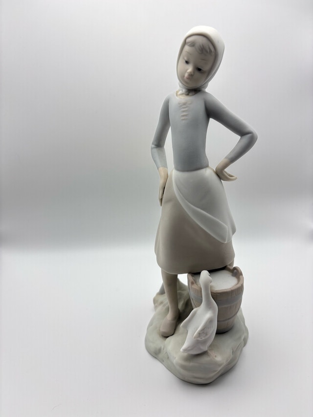 LLADRO "Girl with Milk Pail" Figurine #4682 (Retired)