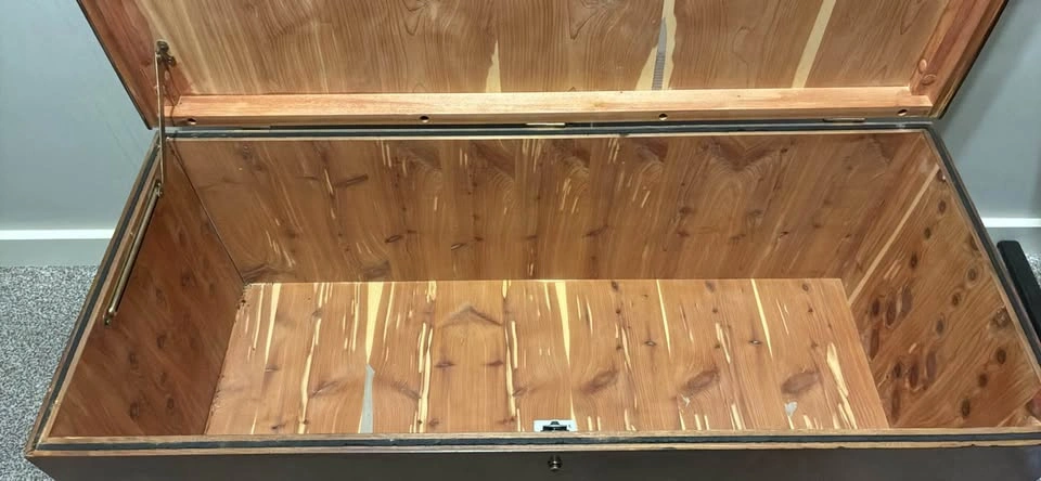Vintage Viscol by Victoriaville Specialties Co Ltd Cedar Chest - photo 4