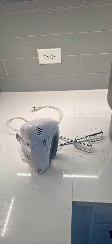 Oster 6-Speed Hand Mixer – Good Condition, $20 OBO
