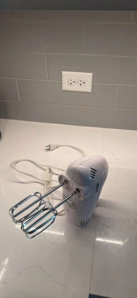 Oster 6-Speed Hand Mixer – Good Condition, $20 OBO - photo 2