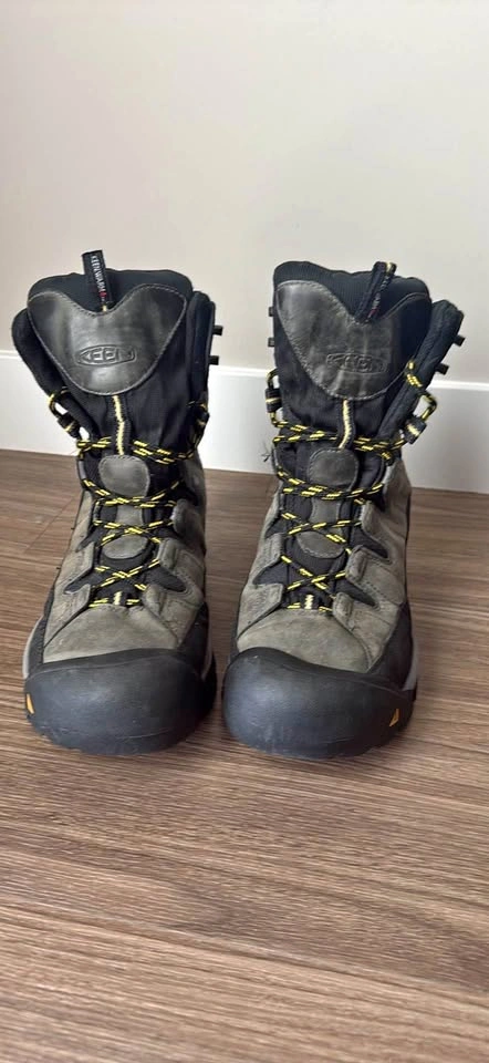KEEN Men’s Waterproof Hiking Boots – Size 9.5 – Excellent Condit