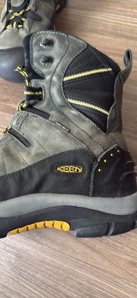 KEEN Men’s Waterproof Hiking Boots – Size 9.5 – Excellent Condit - photo 2