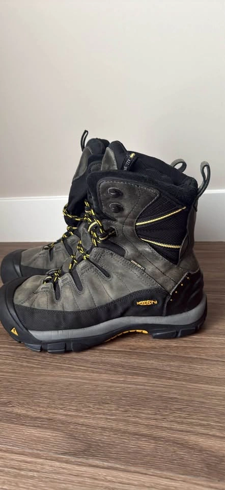 KEEN Men’s Waterproof Hiking Boots – Size 9.5 – Excellent Condit - photo 4