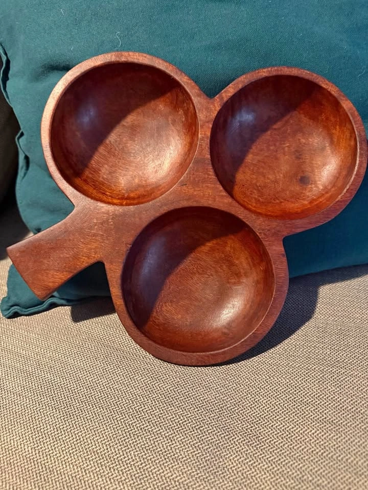 Vintage mid-century Monkey pod wood clover serving bowl