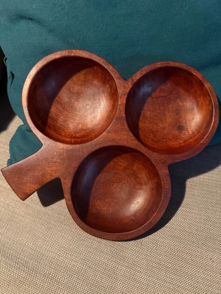 Vintage mid-century Monkey pod wood clover serving bowl - photo 2