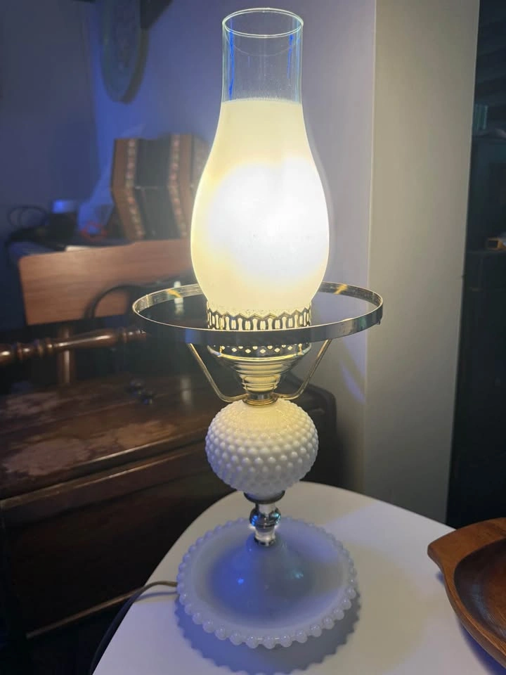Antique Working Hobnob hurricane Milk Glass Hurricane Lamp - photo 2