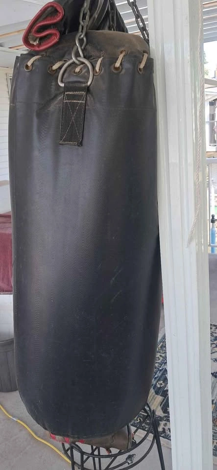 Select Heavy Kicking and Punching Bag with Boxing Gloves - photo 2
