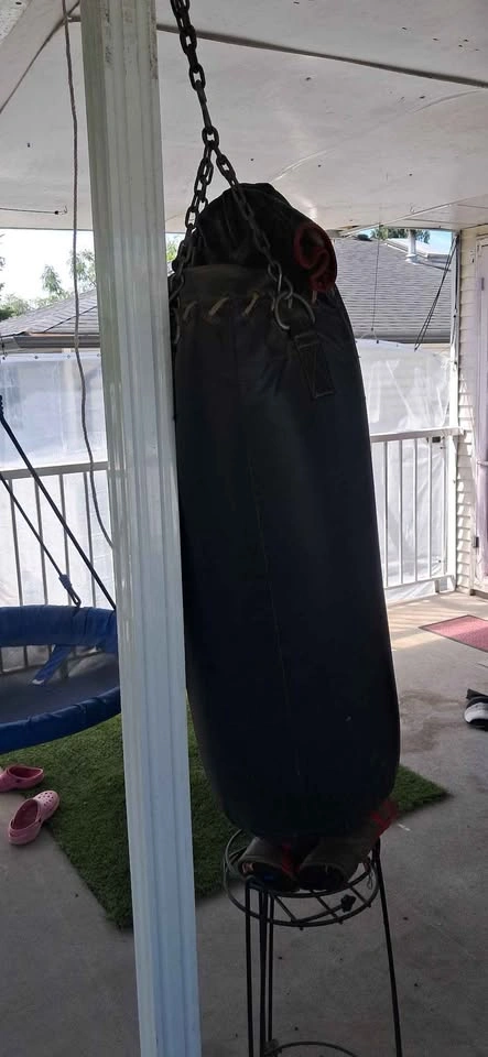Select Heavy Kicking and Punching Bag with Boxing Gloves - photo 4