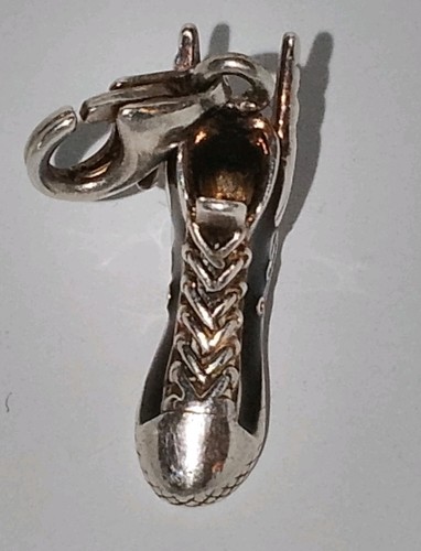 Thomas Sabo Discontinued Black Enamel Winged Sneaker Charm - photo 4