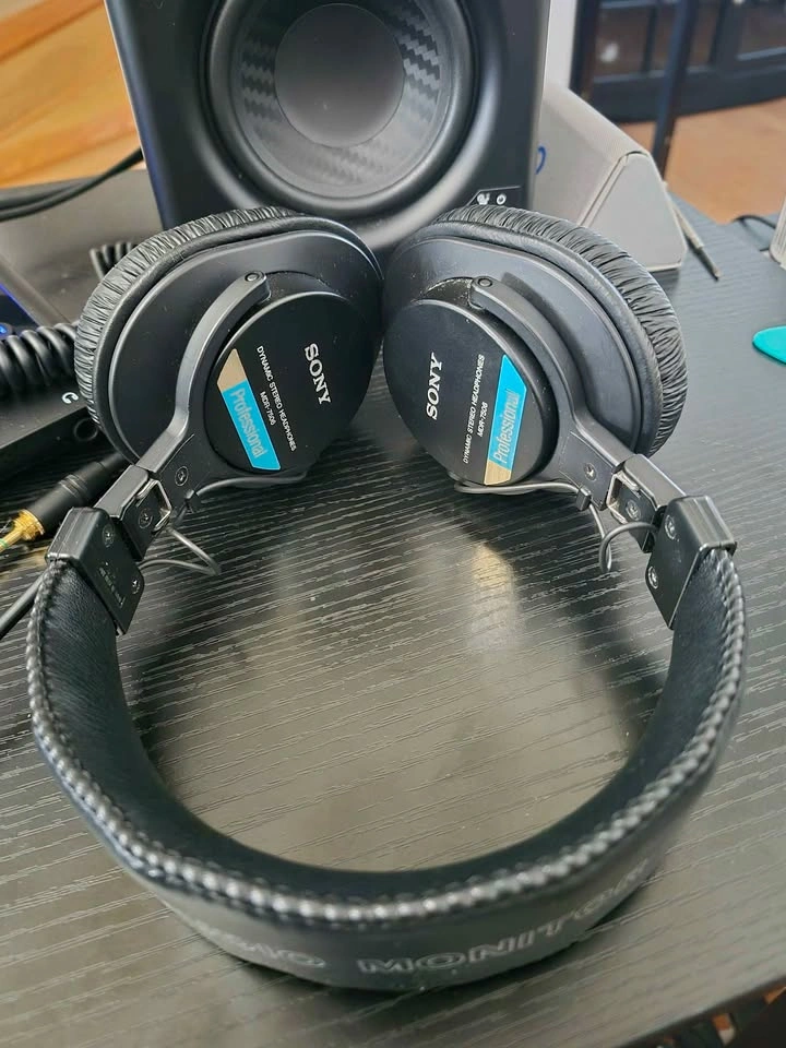 Sony MDR-7506 Professional Headphones - photo 3