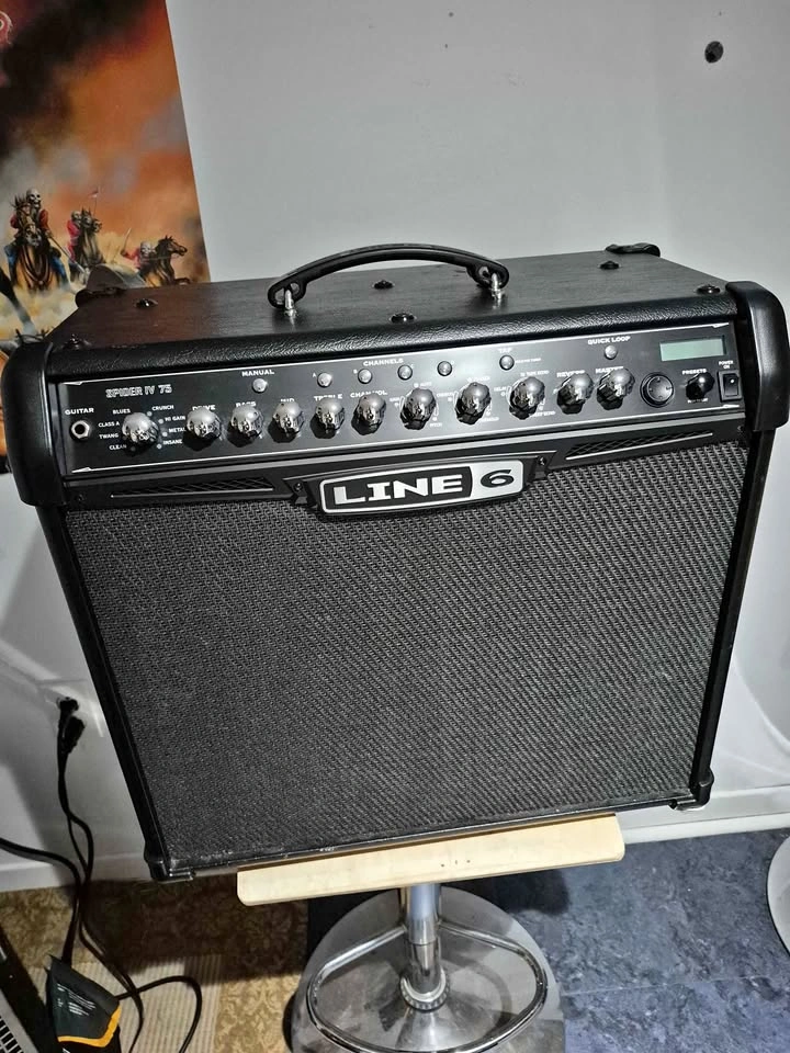 Line 6 Spider IV 75 Guitar Amplifier with FBV Shortboard