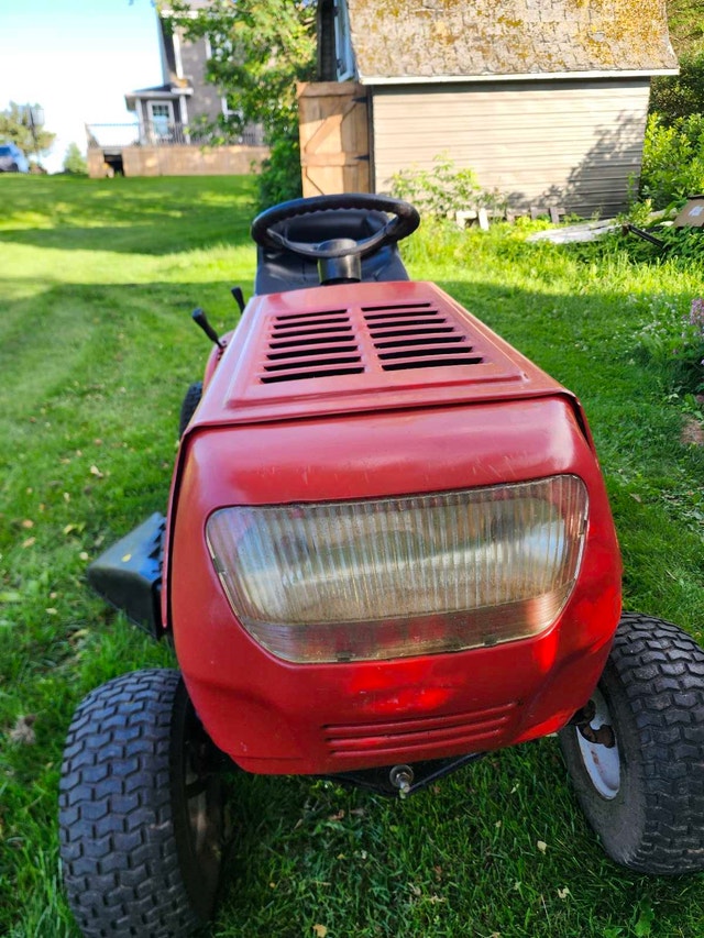 Yard Machines Ride on mower - photo 4