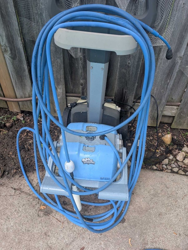 Dolphin M400 Pool Robot Vacuum Cleaner - needs repair