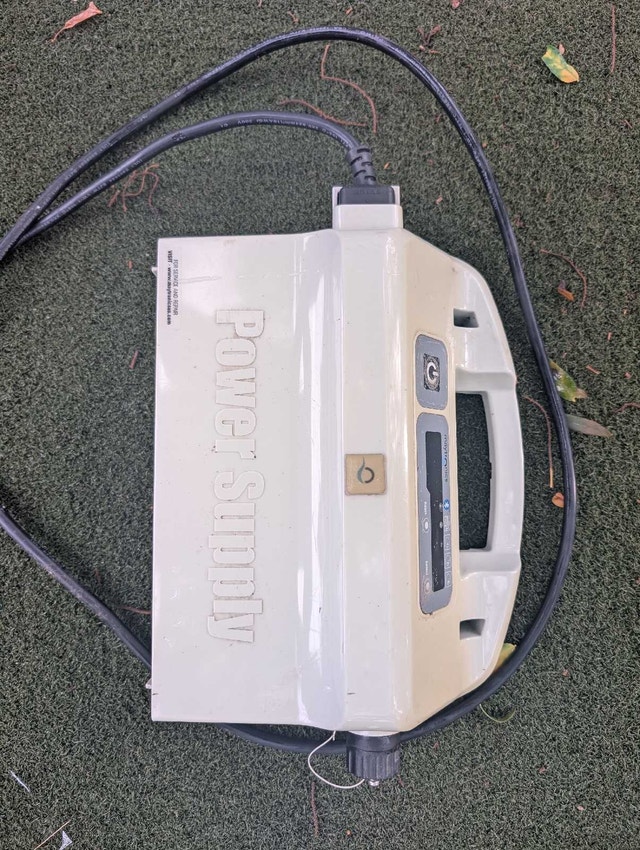Dolphin M400 Pool Robot Vacuum Cleaner - needs repair - photo 5