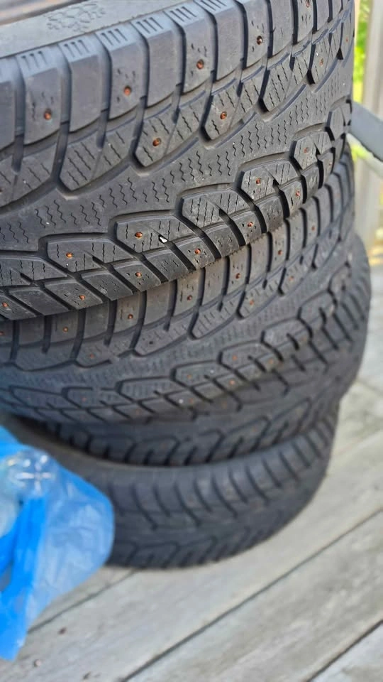 Gislaved 235/65R17 Winter Tires - photo 2