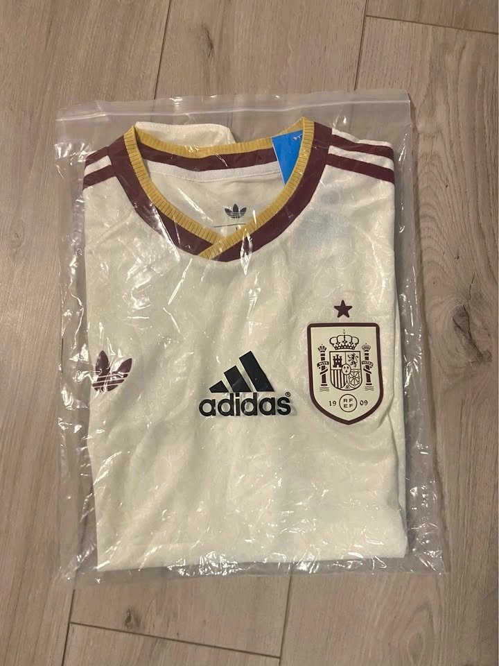 Spain cream away 2026 wc jersey size large