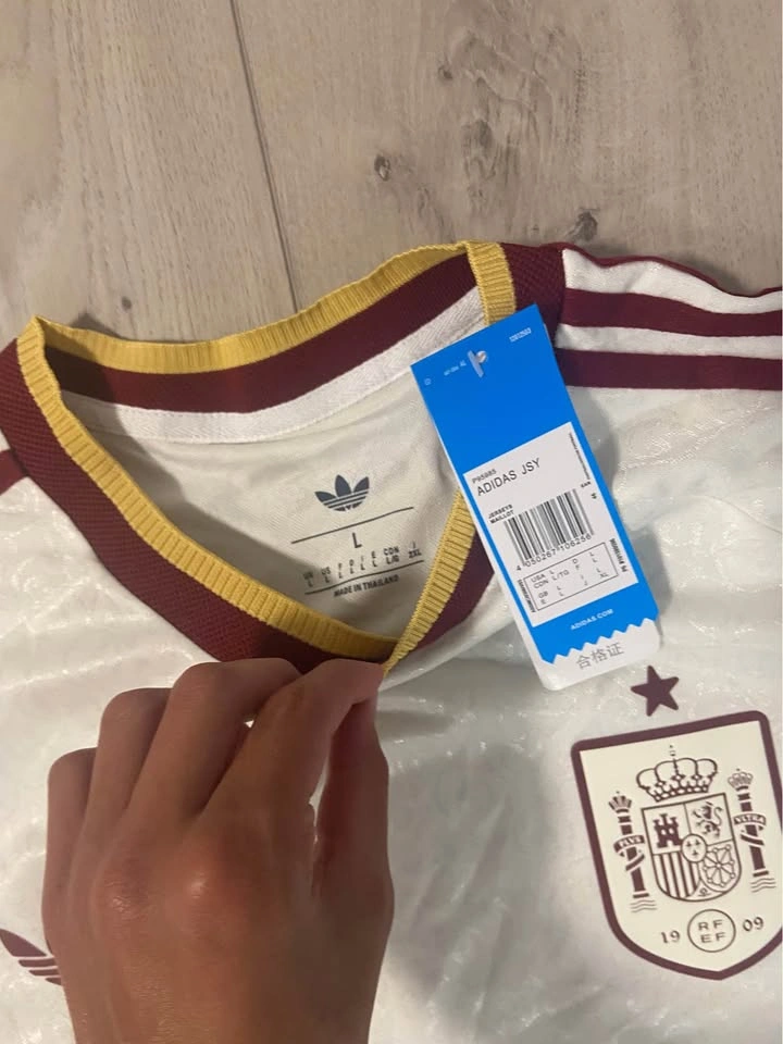 Spain cream away 2026 wc jersey size large - photo 3