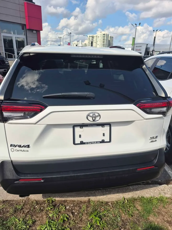 2022 Toyota RAV4 image indicator(2)