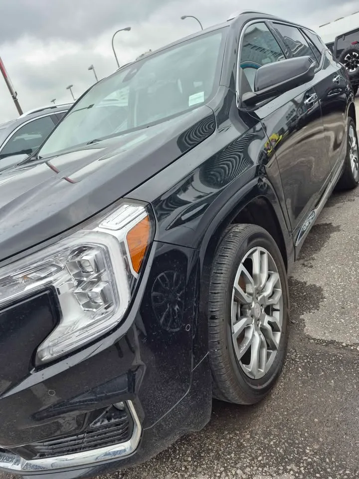 2022 GMC Terrain Denali image indicator(2)