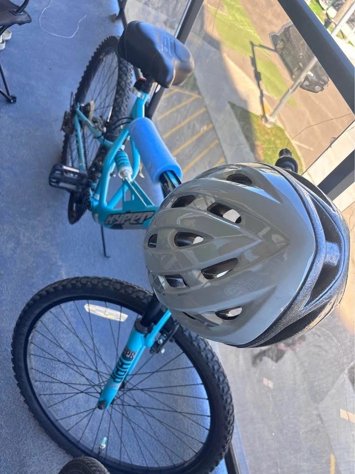 Mountain Bike with Bell Comfort Seat and Helmet - photo 3
