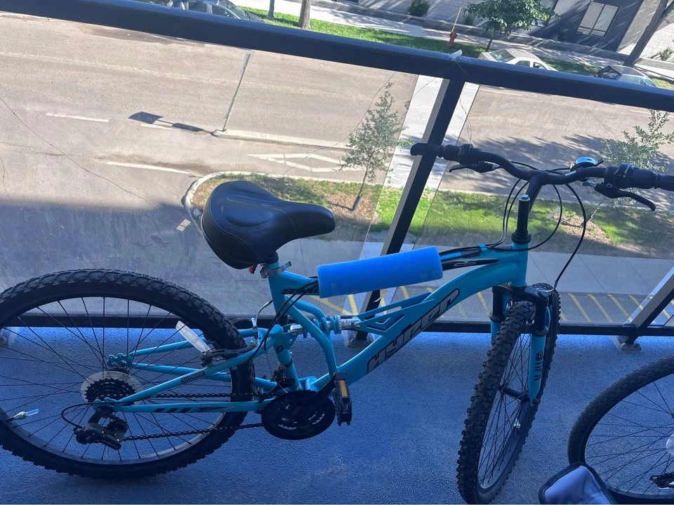 Mountain Bike with Bell Comfort Seat and Helmet - photo 4