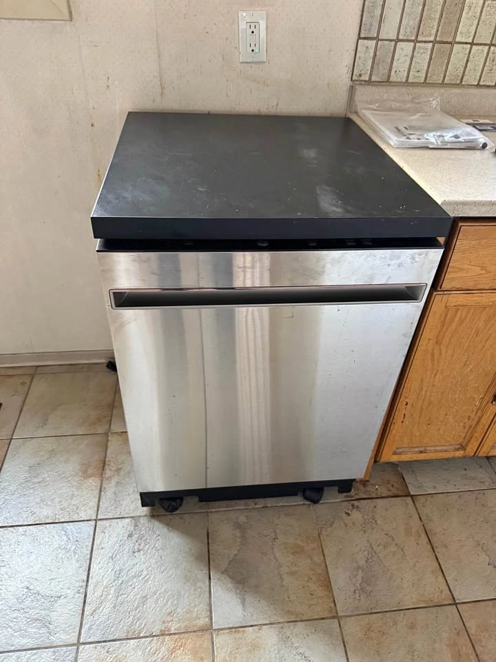 GE GPT225SSL2SS 24” portable dishwasher, stainless steel