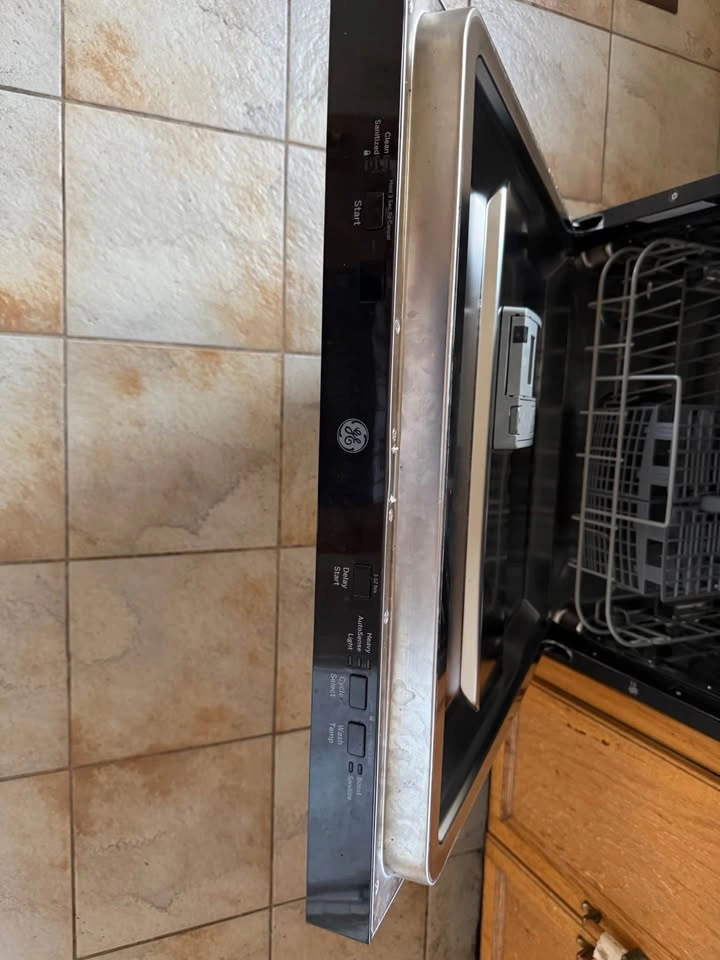 GE GPT225SSL2SS 24” portable dishwasher, stainless steel - photo 2