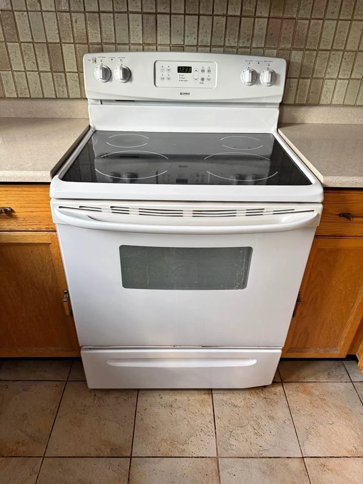 Kenmore White Glass-Top Electric Stove