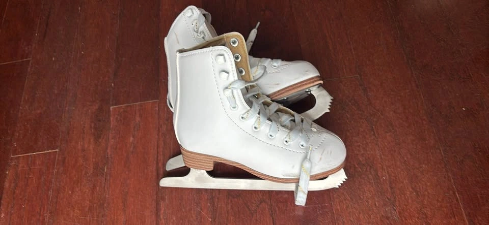 Ice skates kid size J13 very new, used once - photo 2