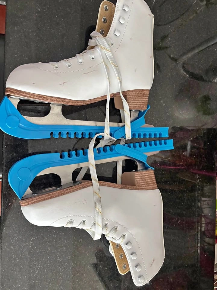 Ice skates girls size 7, very new, used once