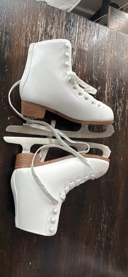 Ice skates girls size 5, very new, used once - photo 2