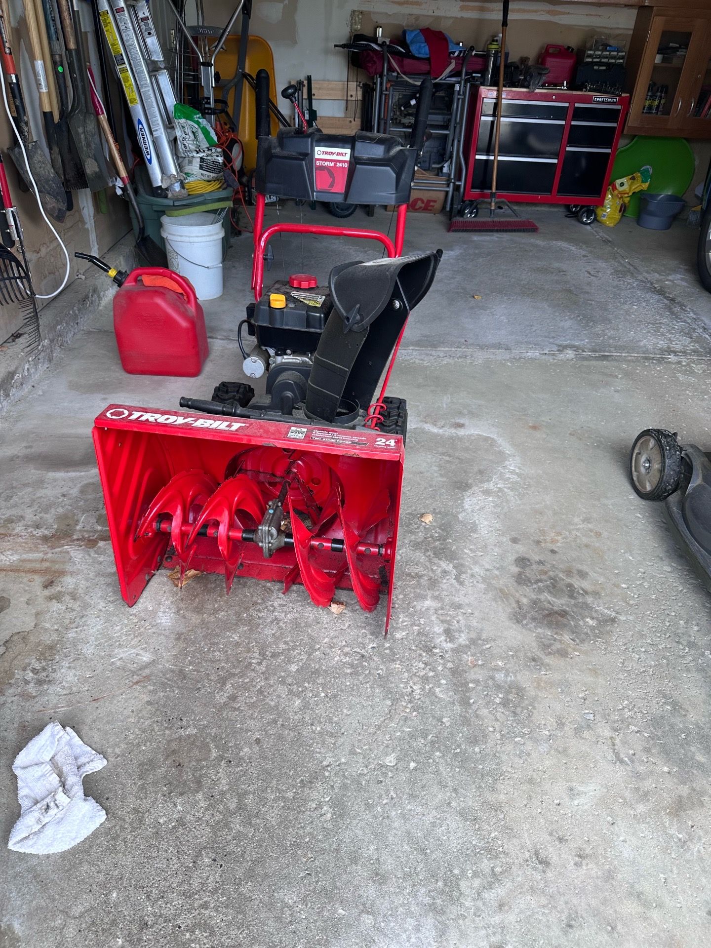 24” Troy-Bilt 2 stage snow blower with electric start - photo 2